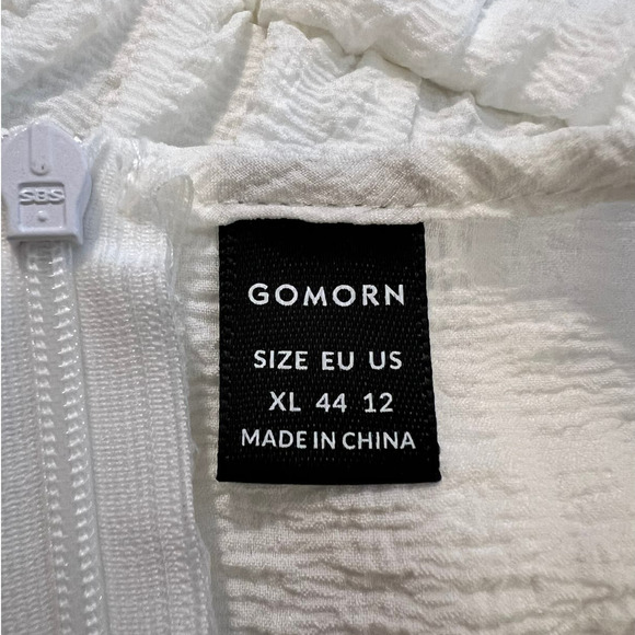 Gomorn Women's Romper Size XL in White w/Elastic Waist and Lace Neckline - Picture 4 of 7